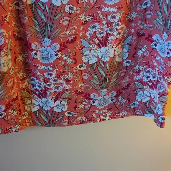 Small Lauren Conrad blouse - Picture 5 of 7